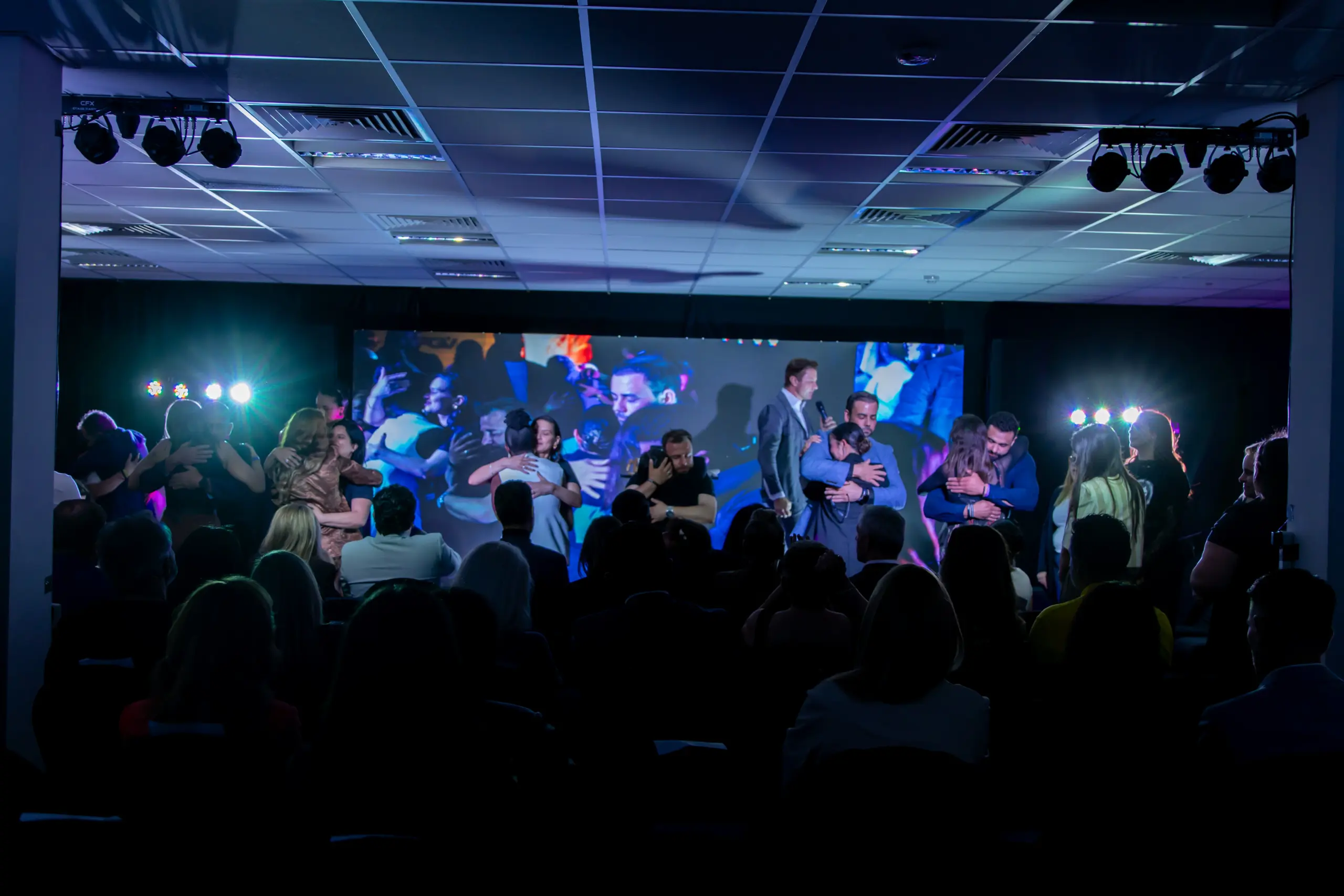 wimbledon-event-space-stage-group-activity-blue-spotlights