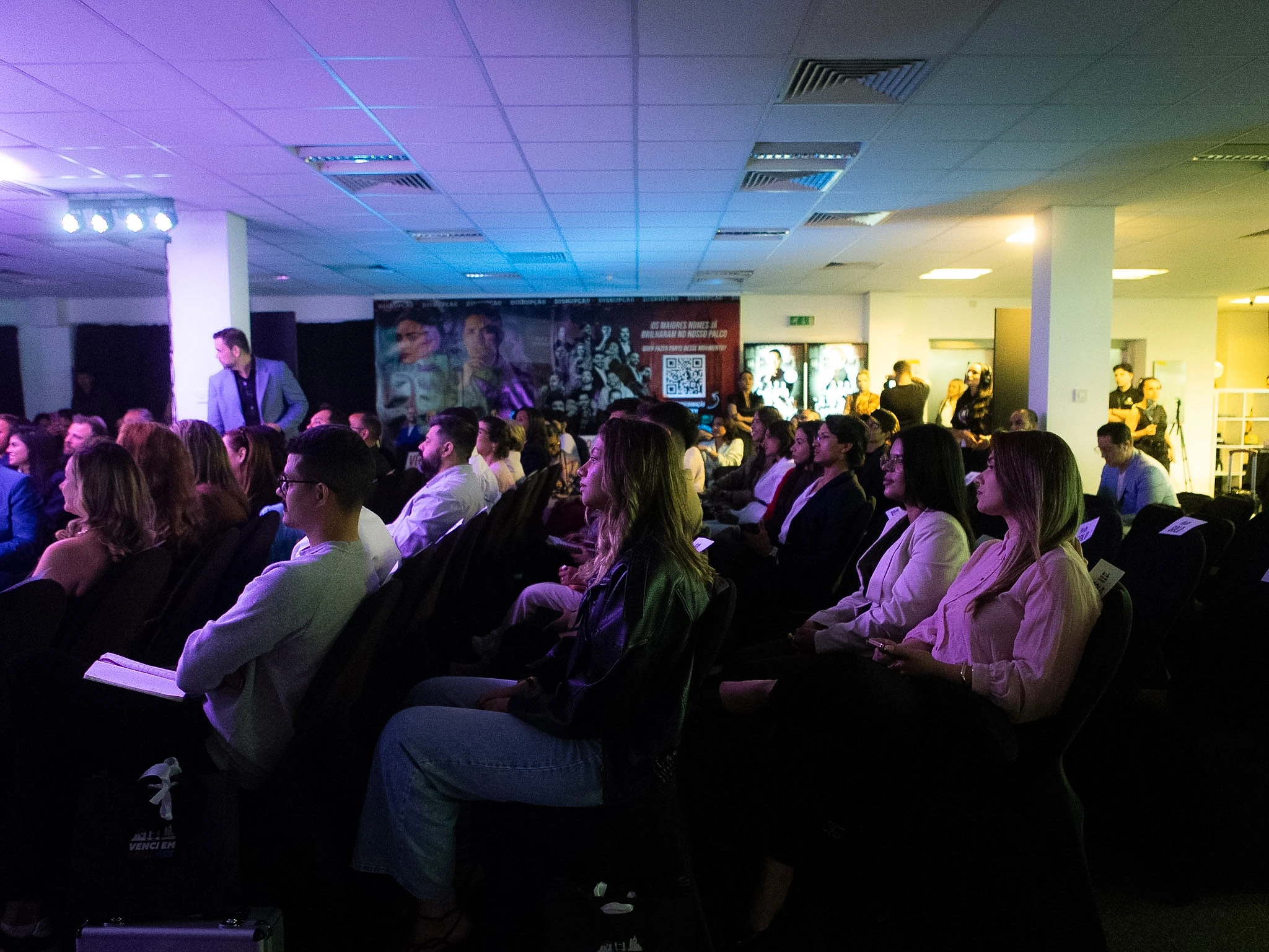 wimbledon-venue-hire-large-conference-full-capacity-theatre-audience