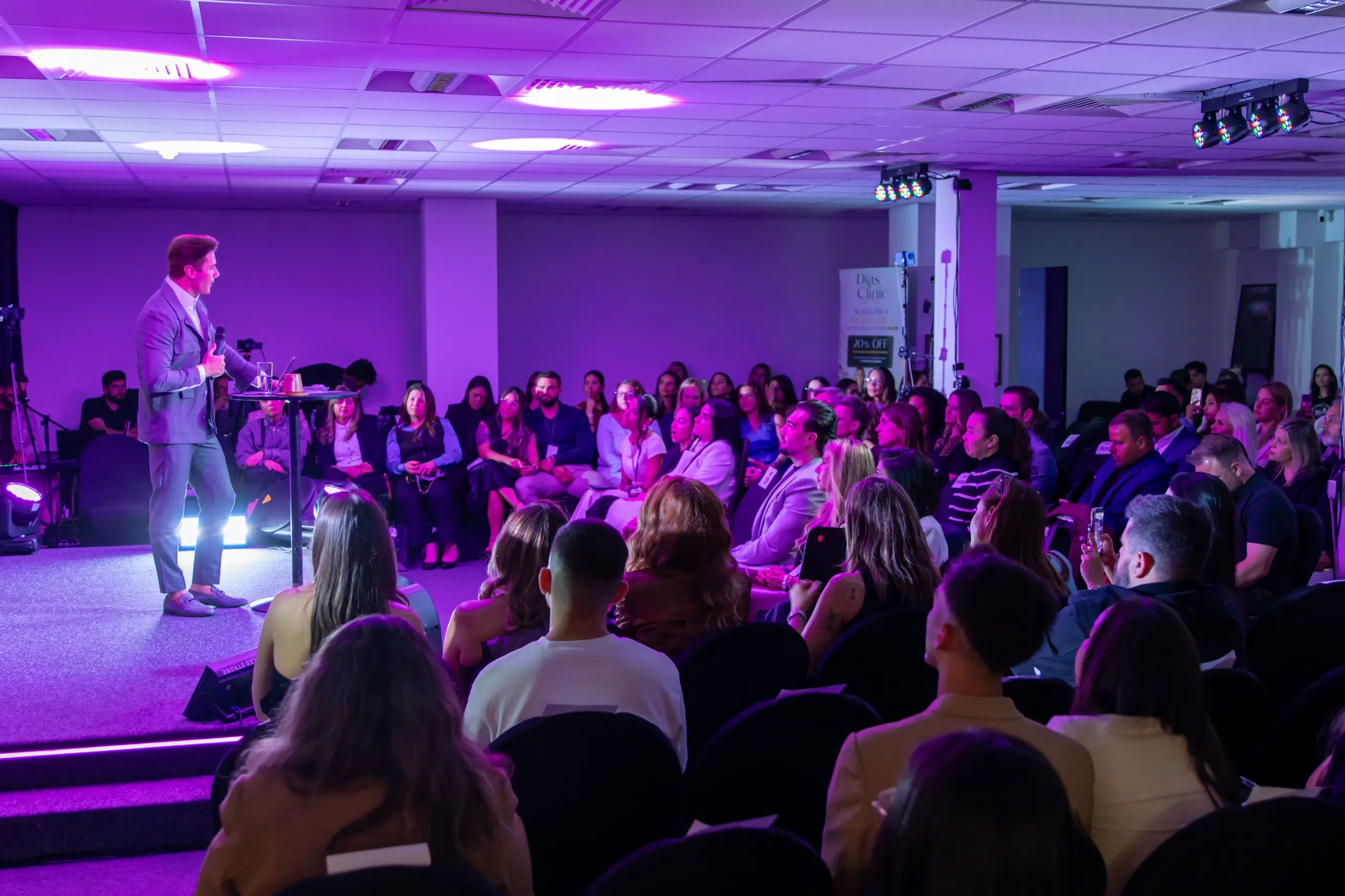 wimbledon-venue-hire-theatre-conference-speaker-purple-lighting